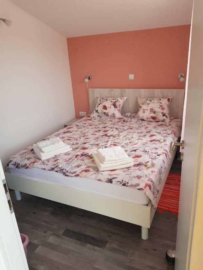 Apartmani Verica Карлобаг Екстериор снимка